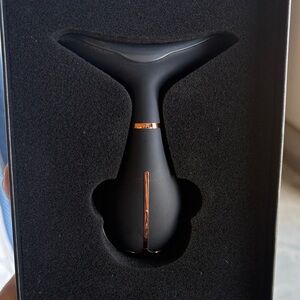 GLO24K Neckand Face Massager